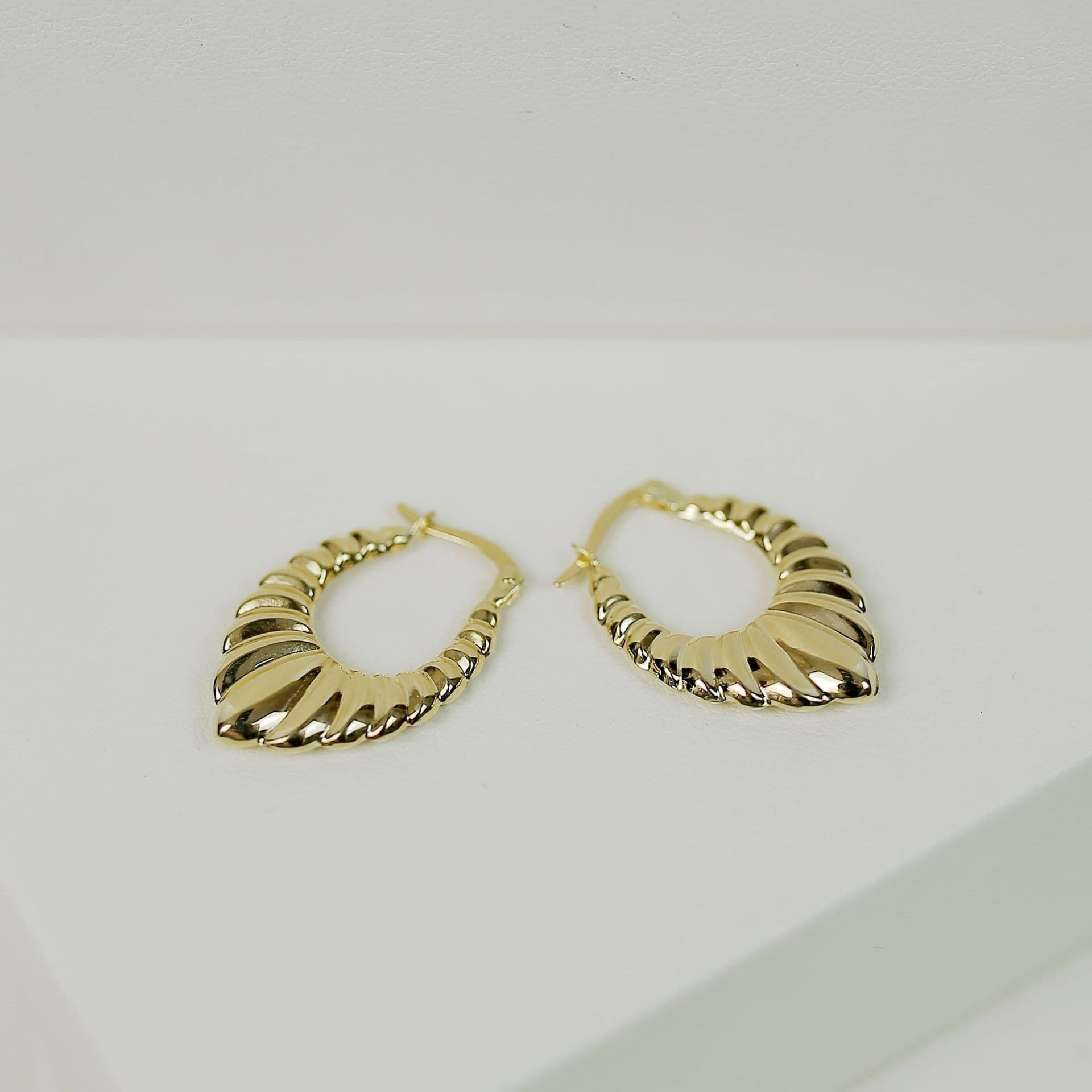 Ribbed Torsade gold hoops