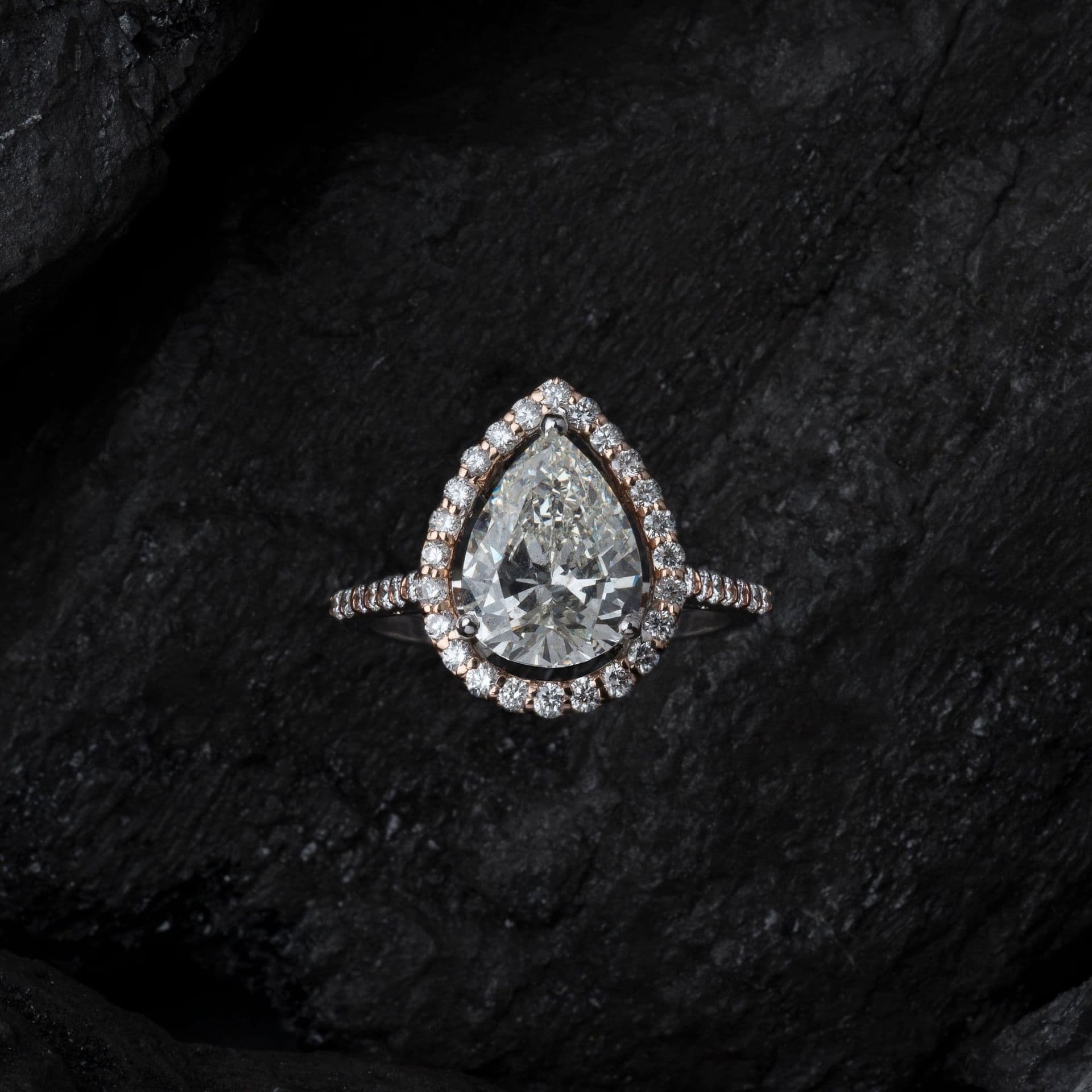 Aurelia ring with a pear-cut diamond
