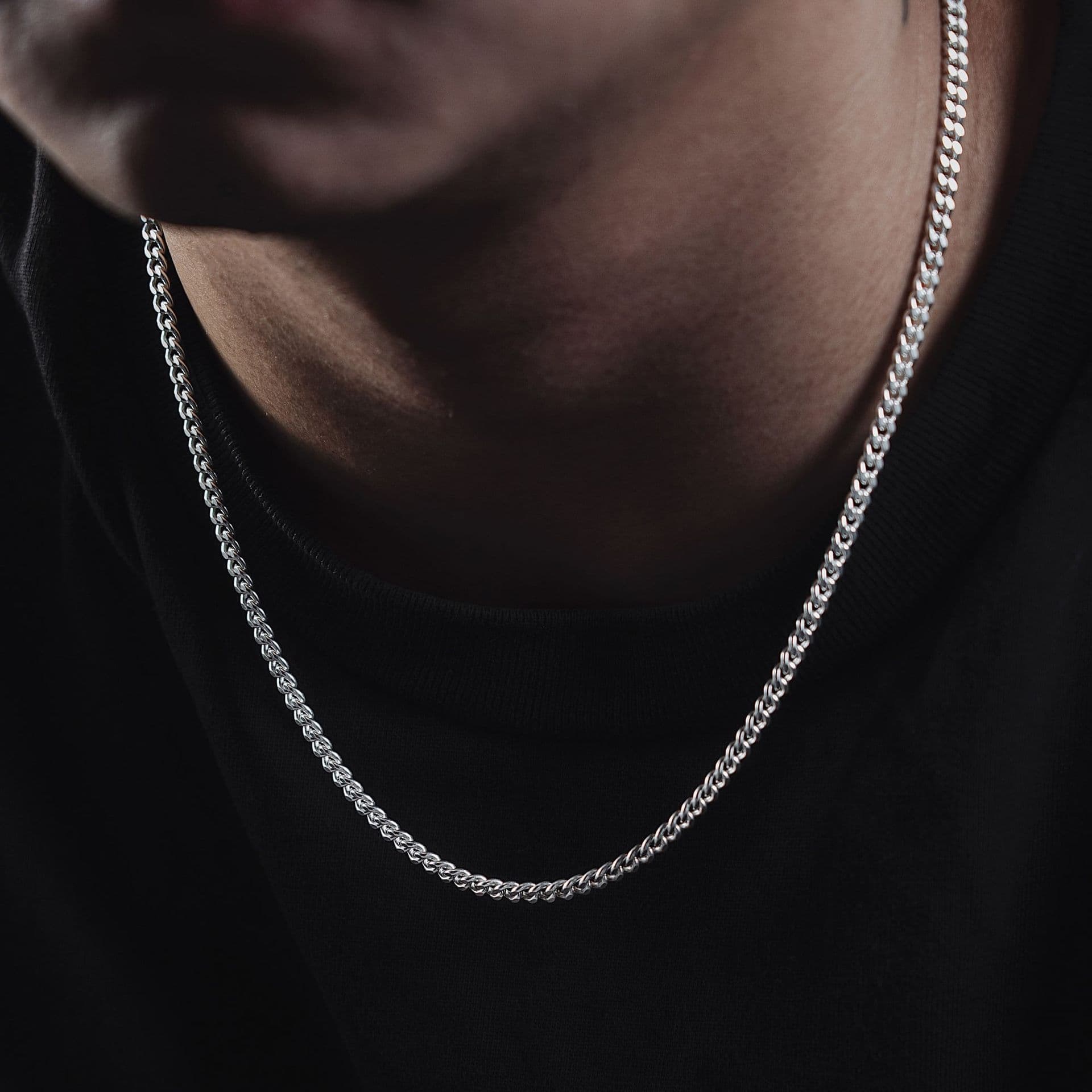 A silver Venetian chain